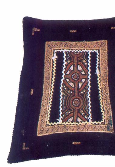 Παναούλα, σαρακατσάνικη μάλλινη τραπεζιόσχημη ποδιά παντρεμένης (κρατερός γάμος)