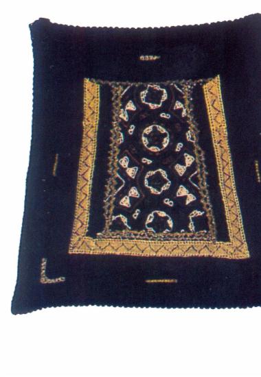 Παναούλα, σαρακατσάνικη μάλλινη τραπεζιόσχημη ποδιά νιόπαντρης