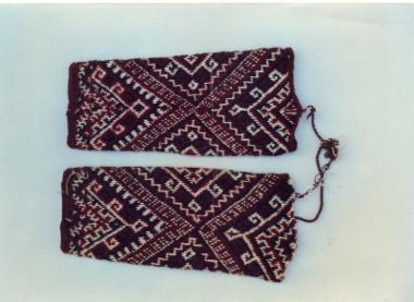 Τσουράπια σαρακατσάνικα, μάλλινες κάλτσες, πλεκτές με βελόνα