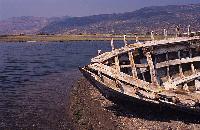 Παλιά βάρκα στη μικρή λιμνοθάλασσα στη Σκάλα Καλλονής Λέσβου