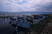 Παλιές βάρκες στην όχθη της λίμνης Δοϊράνης