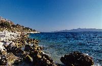 Βραχώδης ακτή μεταξύ Μύτικα και Πάλερου, Ν. Αιτωλοακαρνανίας