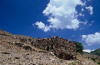 Εγκαταλελειμμένη στάνη στο βουνό κοντά στον Άγιο Γερμανό Πρεσπών