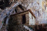 Το ασκηταριό της Μεταμορφώσεως σε σπηλιά της Μεγάλης Πρέσπας