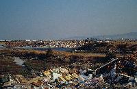 Στερεά απόβλητα και μπάζα στη λιμνοθάλασσα Καλοχωρίου