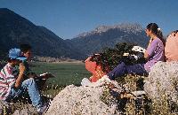 Παιδιά κατά τη διάρκεια δραστηριοτήτων ΠΕ στη λίμνη Στυμφαλία