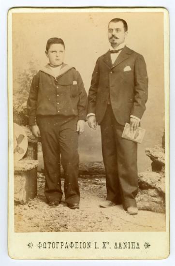 Φωτογραφία του Μίτσα Κουρτζή σε νεαρή ηλικία