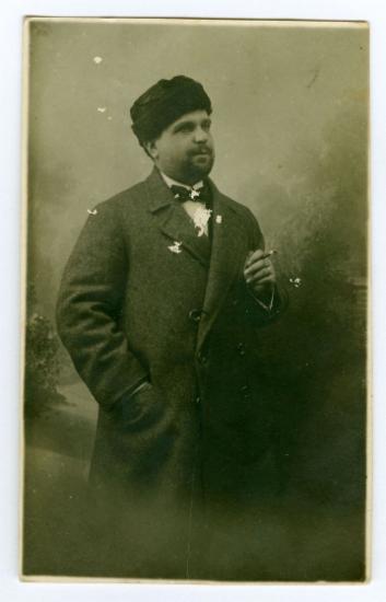 1 φωτογραφία του Μίτσα Κουρτζή με καπέ λο