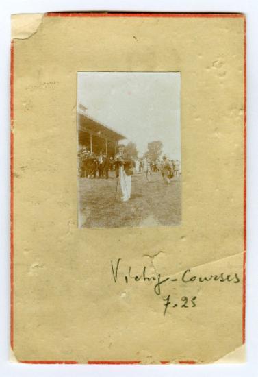 1 φωτογραφία του Μίτσα Κουρτζή στους ι ππικούς αγώνες του Vichy