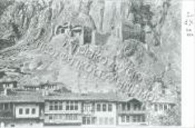 Σπίτια και οι βασιλικοί τάφοι των Μιθριδατών στο φαράγγι στην Αμάσεια.