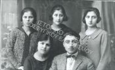 Συλλογή Τουμπούλη - Γεωργούδη Φρόσω.
