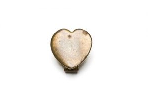 Link for bangles, copper alloy, possibly painted, with heart-shaped plate