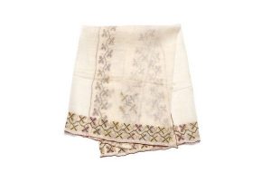 With running stylized floral embroidery in silk and Klaptan.