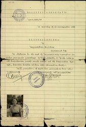 Birth certificate with photo, issued for Esther Darsa, by rabbi Haim Habbib, Salonika, 27/09/32.