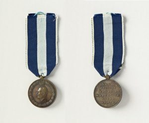 Commemorative medal of the 1940-41 war awarded to Dr. Jean Allaluf.