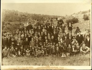 Members of the family of Jacob and Rebecca Cohen, and inhabitants of Kastoria, taken at the cemetary of Kastoria.