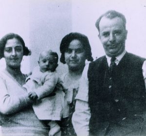 The parents of Pavlos Simha with his elder brother, Gerassimos, and an aunt of theirs, in the city of Kavala before the war.