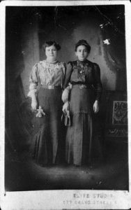 Anna and Sara Cohen, Smyrni, 1910.