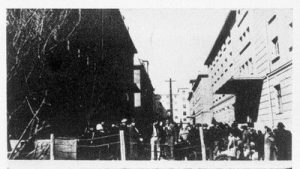 Deportation of Jews from Skopia. The Monopolion Kapnou building can be seen.