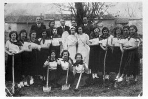 Zionist youth organization, Komotini, 1937.
