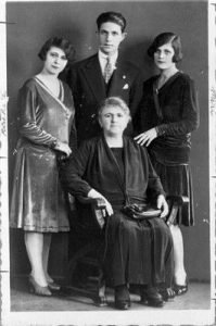 Rachelle, Meri, Vittorio and an eldeer woman, Cairo, 14/01/1929.