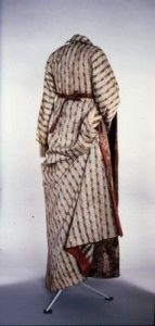 Sepharadite female costume from behind.