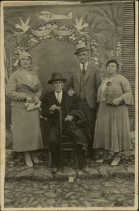 A Jewish family from Kastoria.