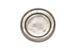 Pewter plate with stamp 'C.A.B.' with crown, Hebrew letters on the back side.