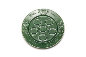 Reproduction of 'Foehrenwald' green ceramic plate no. 250/500, distributed by the Joint.