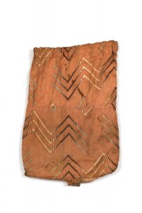 Drawstring bag for phylacteries, light terra cotta cotton with zigzag pattern.