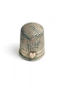 Metal thimble, stamped and decorated with heart-shaped metal sheet