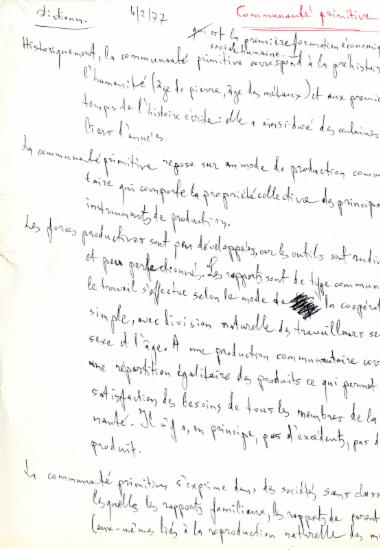 Χειρόγραφες σημειώσεις της Ελένης Αντωνιάδη αναφορικά με την έννοια της πρωτόγονης κοινότητας στο μαρξιστικό σχήμα της ιστορικής εξέλιξης.