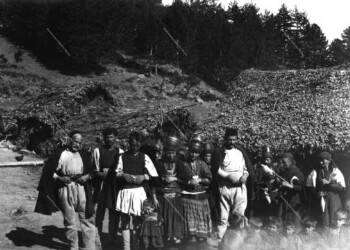 Arvanitovlach hut settlement near Samarina, 1930