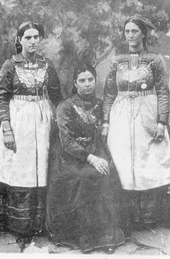 Women from Nymfaio, early 20th century