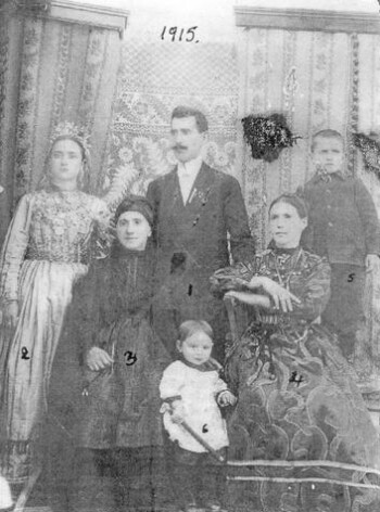 The Koustas family, Nymfaio, 1915