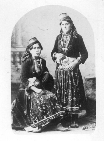 Women from Kefalovriso village in Pogoni, early 20th century