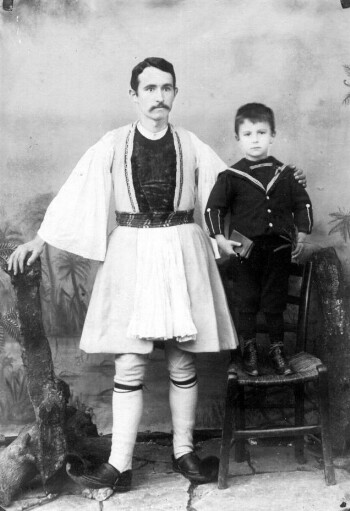 Πατέρας και μικρός μαθητής, Περιβόλι, αρχές του 20ου αιώνα