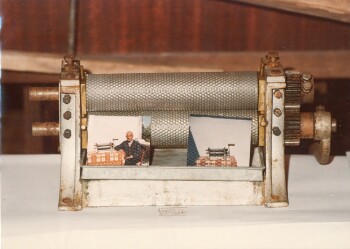 Honeycomb making machine