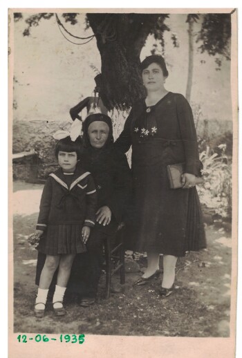 Members of Palasi's family in 1935