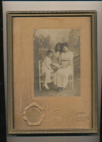 Konstantinos Papazachariou's family