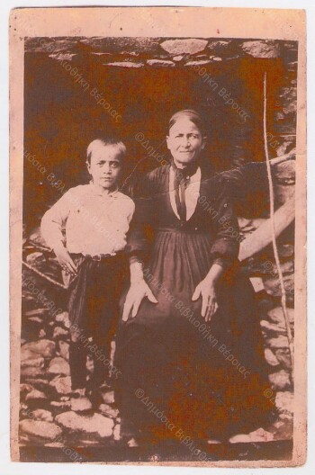 Αναμνηστική φωτογραφία της Ελισάβετ Περηφανοπούλου και του Δημήτριου Στογιάννου