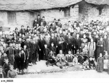 Βλάχικος γάμος στο Βρυσοχώρι (Λιάσιντζα) δίπλα στον Αώο (Κεντρικό Ζαγόρι)