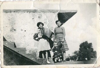 Γιαννούλα Χιονίδου - Δημητριάδου με την Μαρία (Χιονίδου) - Φωτιάδου και το γιο της