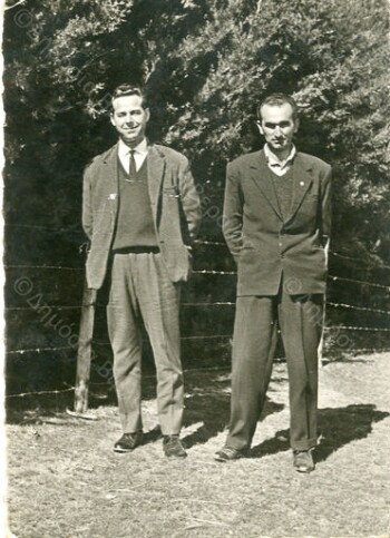 Δύο φίλοι στα Πεύκα Τριποτάμου