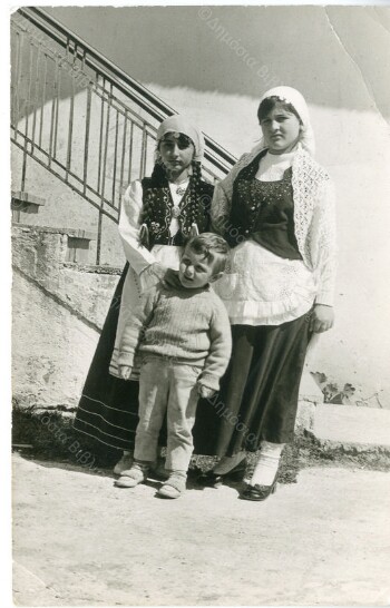 Έξω από τη Κοινότητα Τριποτάμου