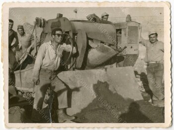 Εργάτες στην κατασκευή της γέφυρας του Αλιάκμονα