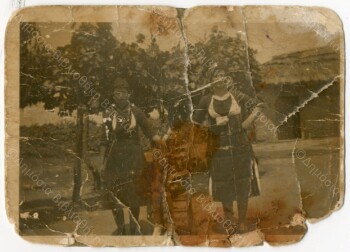 Ζευγάρι γυναικών στο Νησέλι Ημαθίας