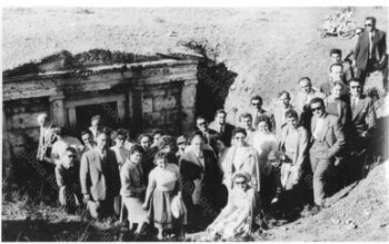 Members of the Tourism Club, a visit to Lefkadia tomb in Naoussa