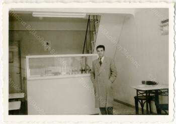 Ο Κωνσταντίνος Χοχλιούρος στο κατάστημα Ρεβανί Χοχλιούρου