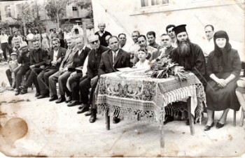 Στην αυλή του Δημοτικού Σχολείου Κεφαλοχωρίου Ημαθίας, γυμναστικές επιδείξεις